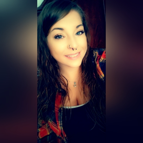 🏝MEET YOUR POSHER!!! 🏝 - Picture 2 of 3